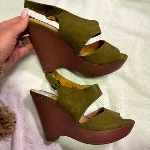 Brand new Nine West wedges